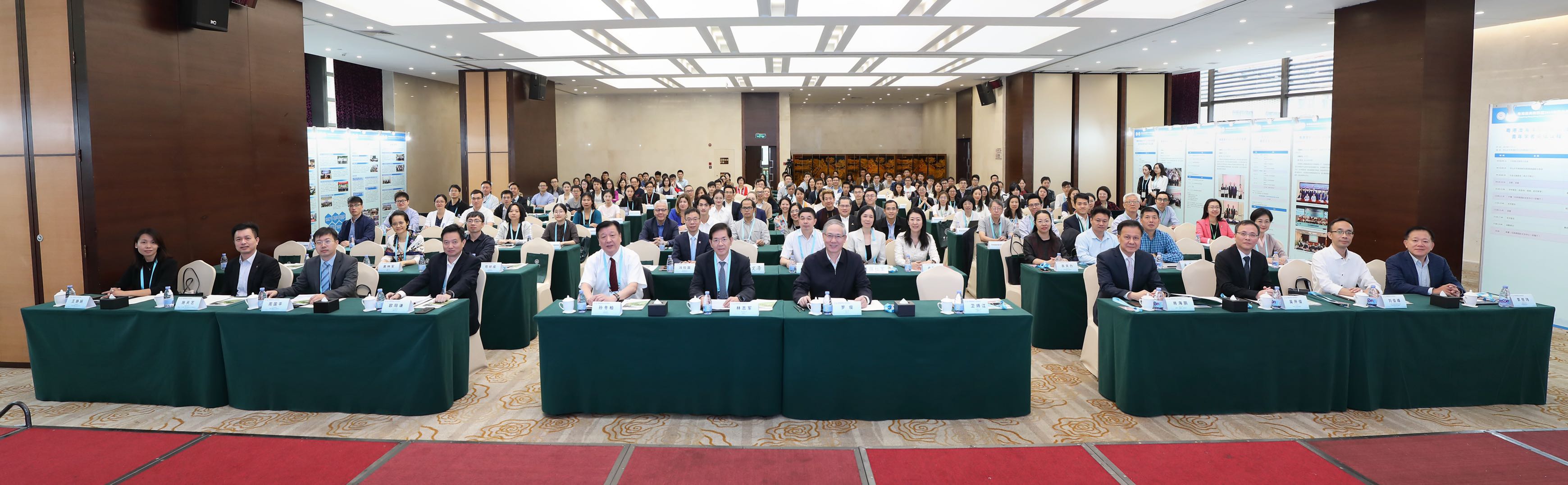 粤港澳高校联盟2019年青年学者论坛参会代表合影